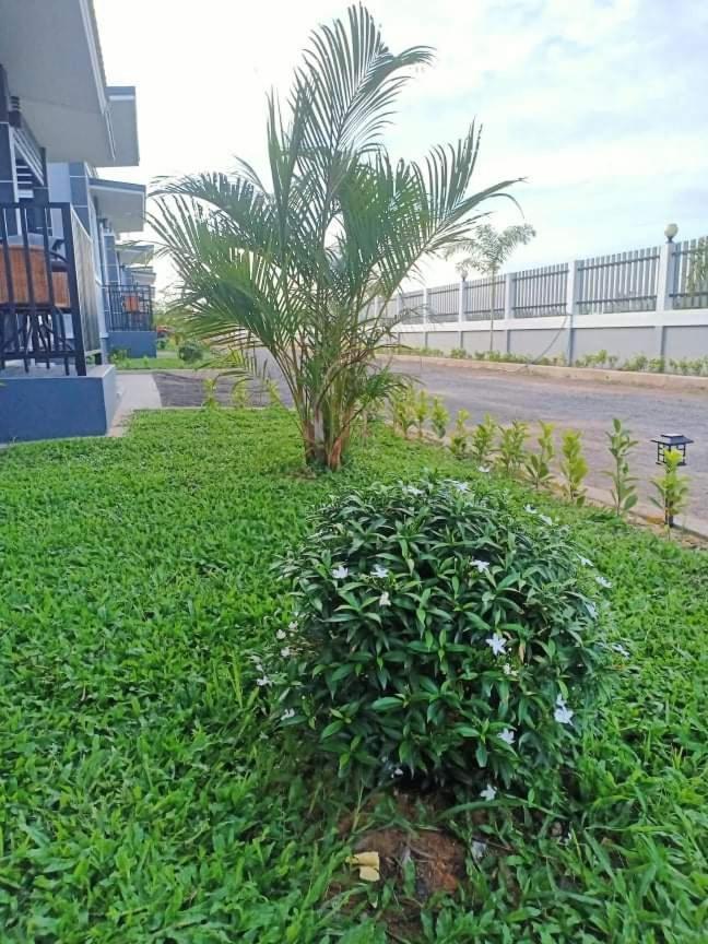 Готель Purada Garden Khun Han Екстер'єр фото